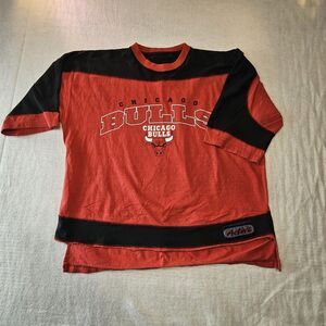 Active Chicago Bulls NBA Basketball Fan Shirt Red Black Team Colors Official